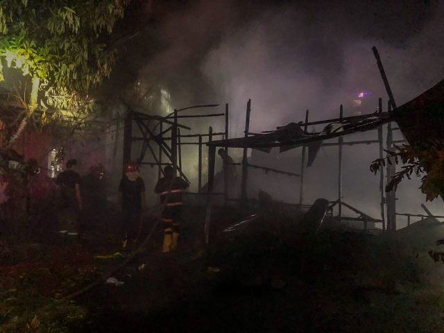 kebakaran rumah kayu